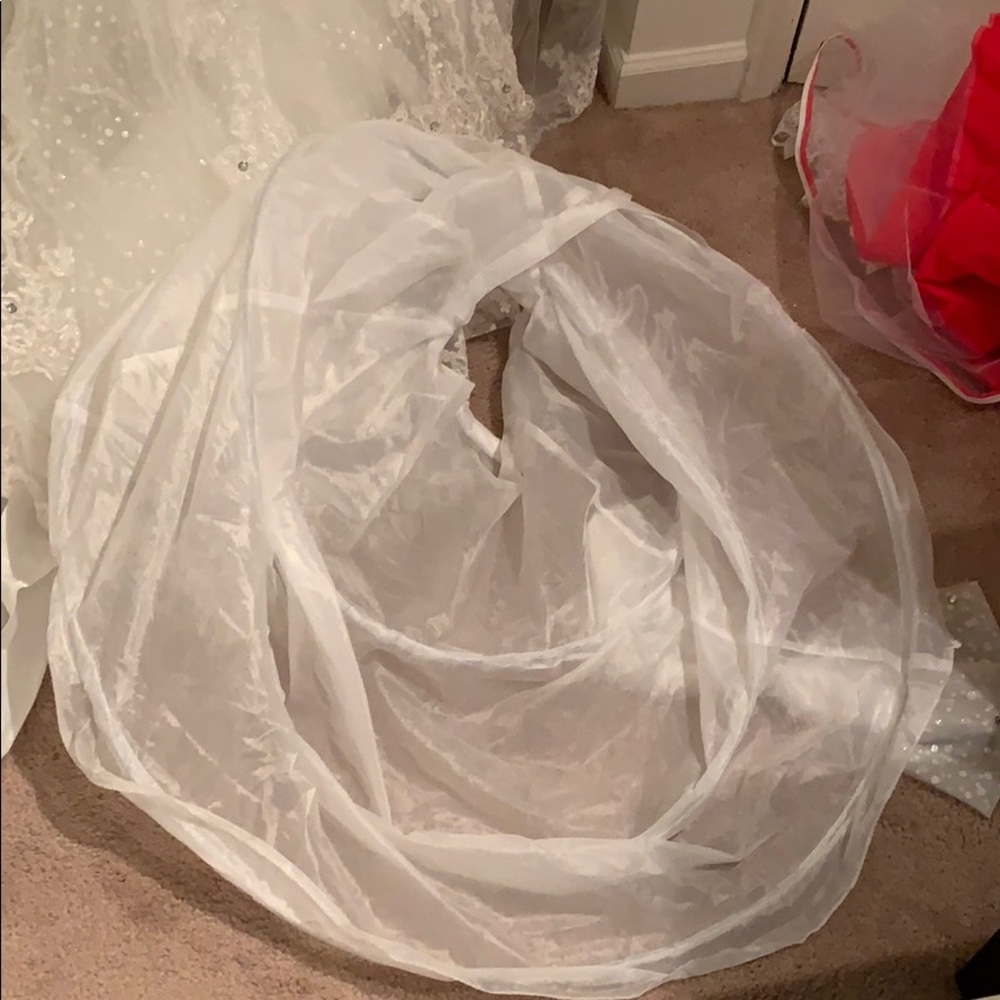 WEDDING DRESS - Picture 8 of 8